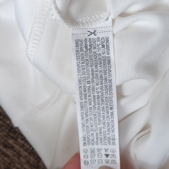 2/$50 White Lace Low-Cut Dress - Size Large - Picture 7 of 7